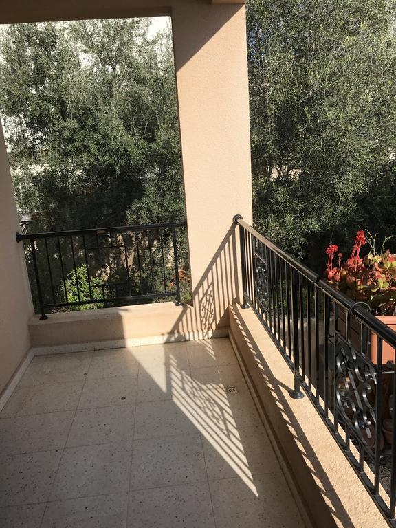 The Marilouize Apartment Пея Екстериор снимка